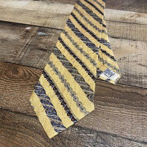 Claiborne‎ Yellow Luxury Geometric Hand Made 100% Silk Men’s Neck Tie 57.5”x4”